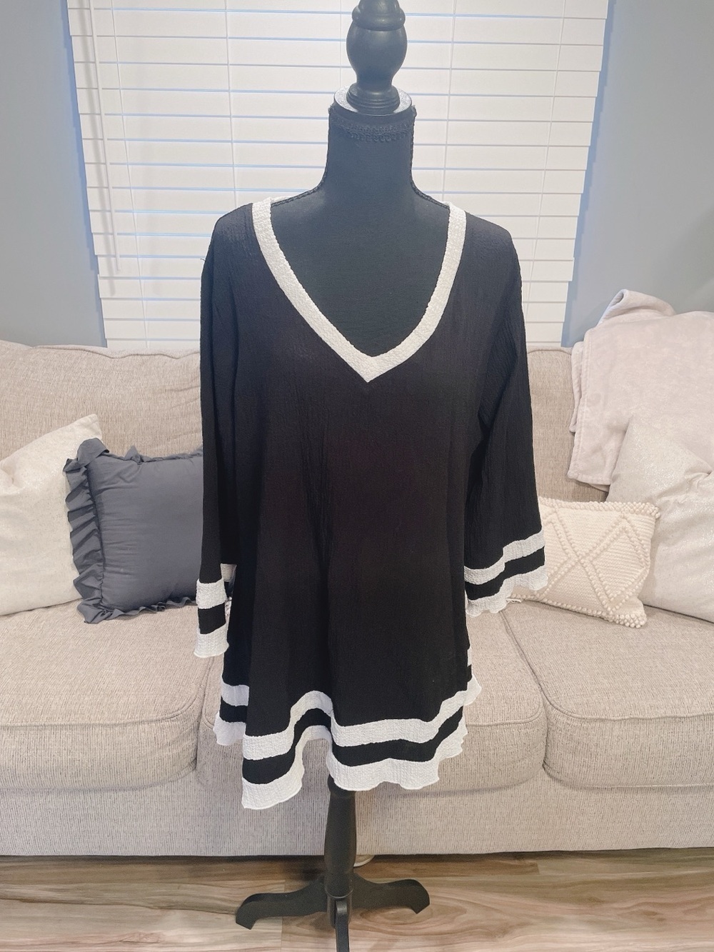 Calessa Black & White Blouse Size XL